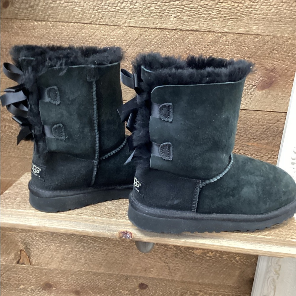 UGG Bailey Bow Black Suede Shearling Boots | Kids 3Y (Estimated) - Picture 3 of 8